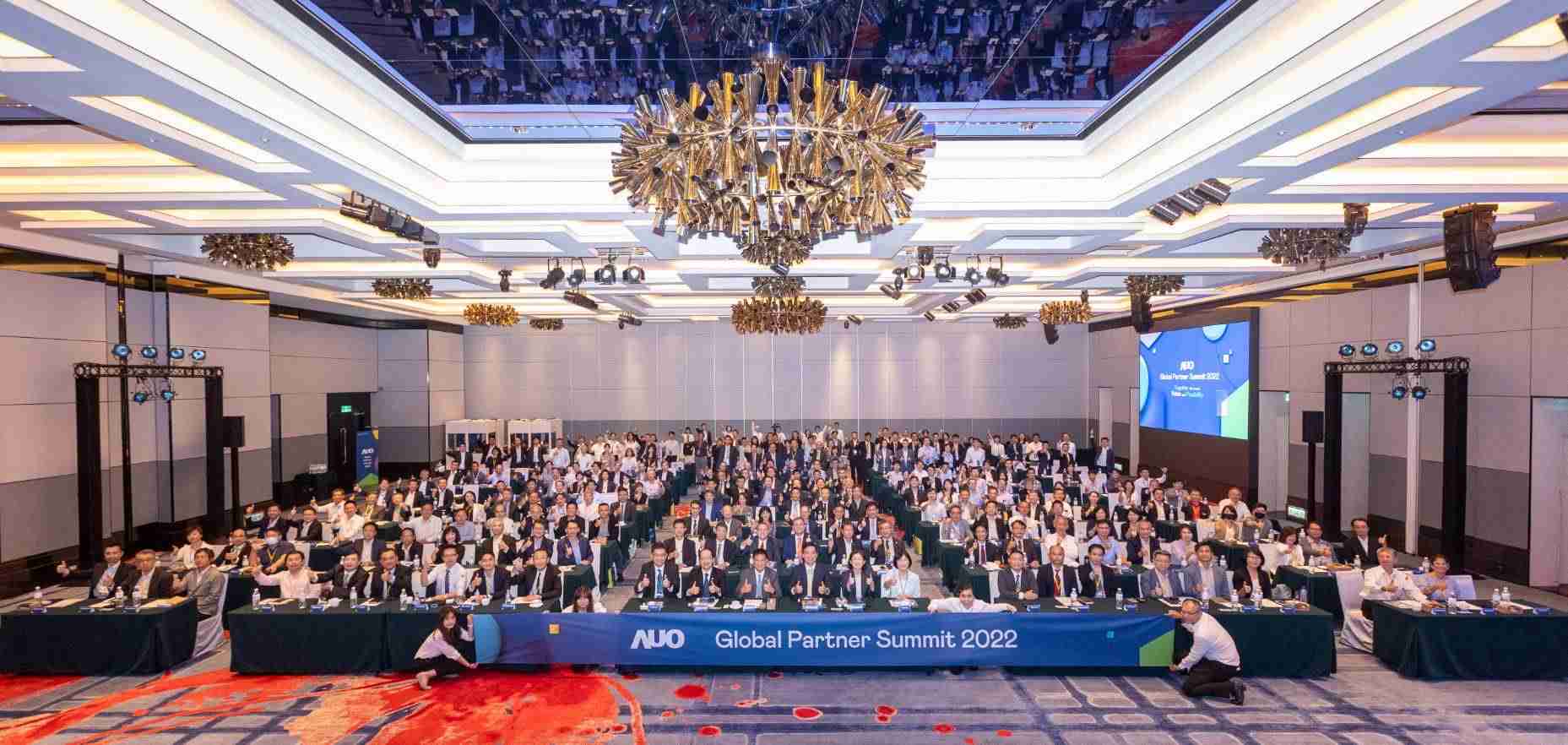 友達推動「安心、、創新、、、、用心、、同心、、、盡心」五星職旅，，，為菲籍員工打造全方位照護，，，，首度贏得「人權實踐與發展領袖獎」殊榮