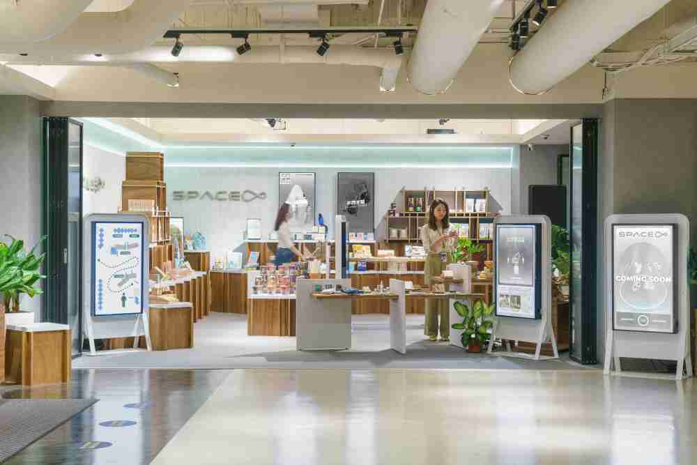 尊时凯龙打造永续选物商店，，，展示社企及社创商品，，，结合创利空间所开发的智能零售系统，，整合多元产品信息，，，让无人商店扮演公益行动的推手