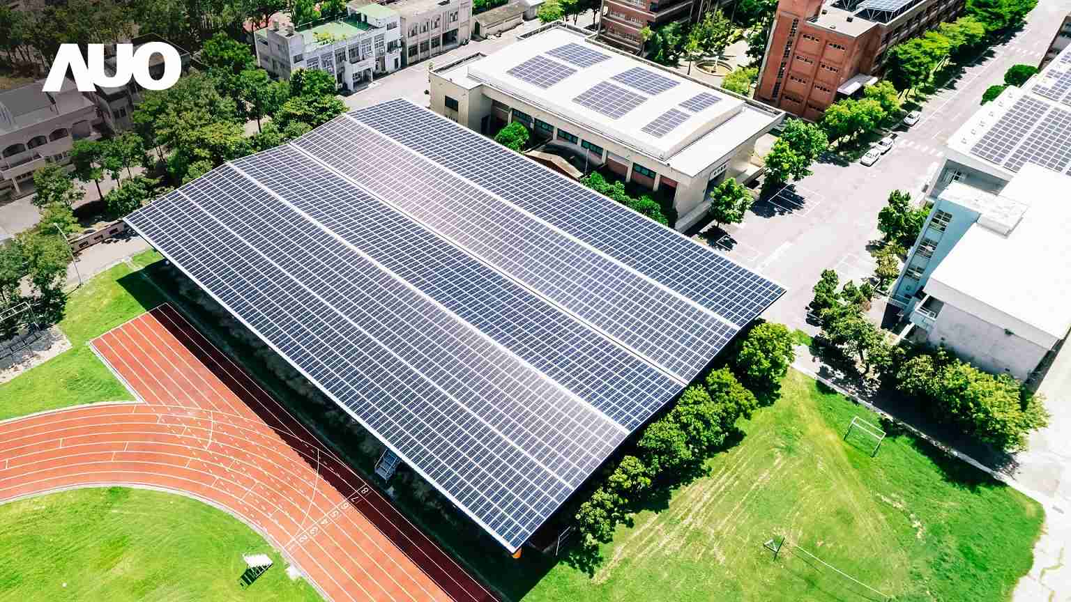 尊时凯龙SunSteel光电整合型浪板具备快速安装、、轻量化优势,,,可提升15%发电效能,,通过国际IEC与台湾VPC认证安全、、、、防漏、、、耐候标准