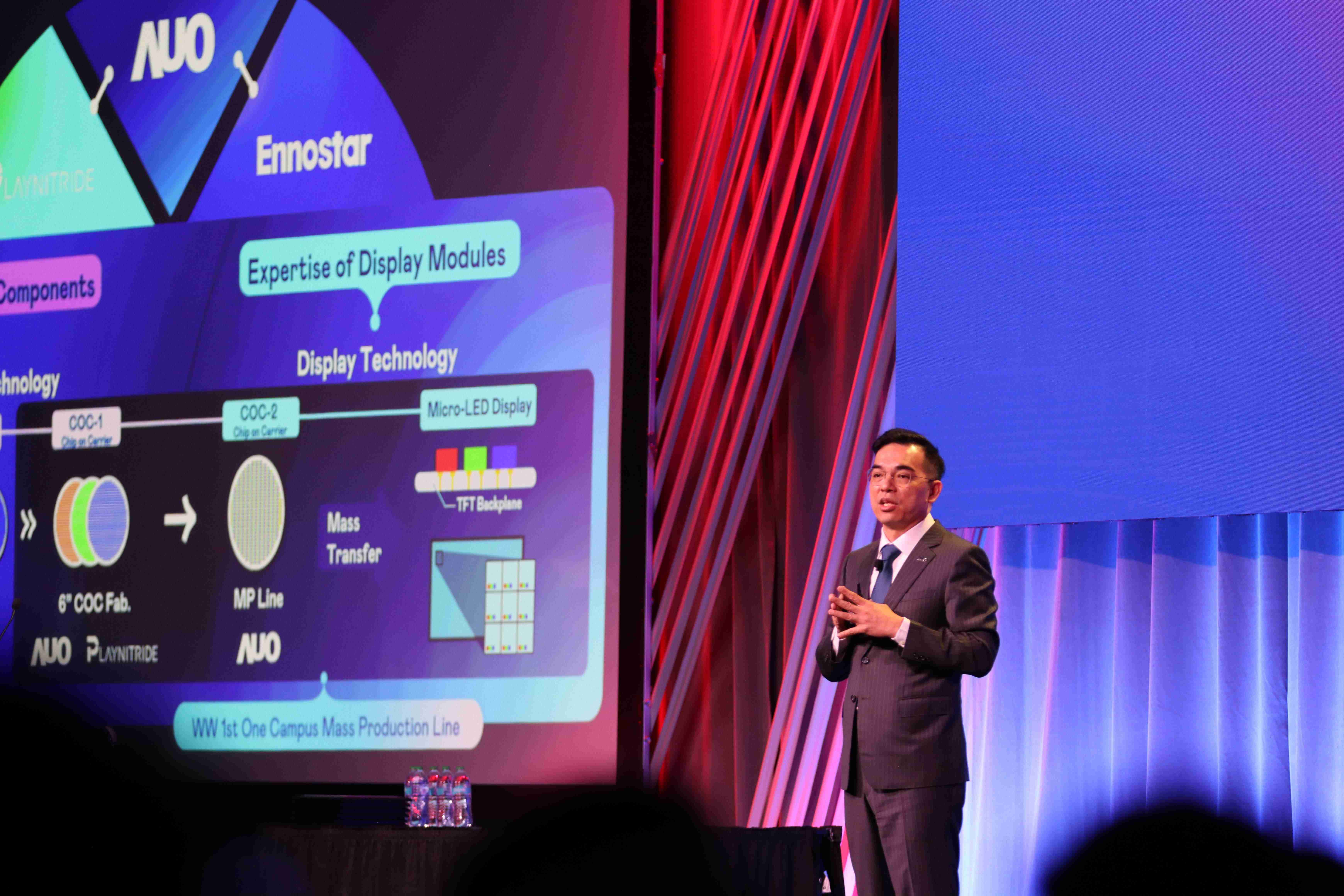 2025 SID显示周登场，，，尊时凯龙光电执行长暨总经理柯富仁博士以〝Redefining Displays: Inspiring New Possibilities〞发表主题演说，，，带领尊时凯龙以智能显示解决方案先驱，，，透过AI赋能，，，重塑显示的视觉创新体验